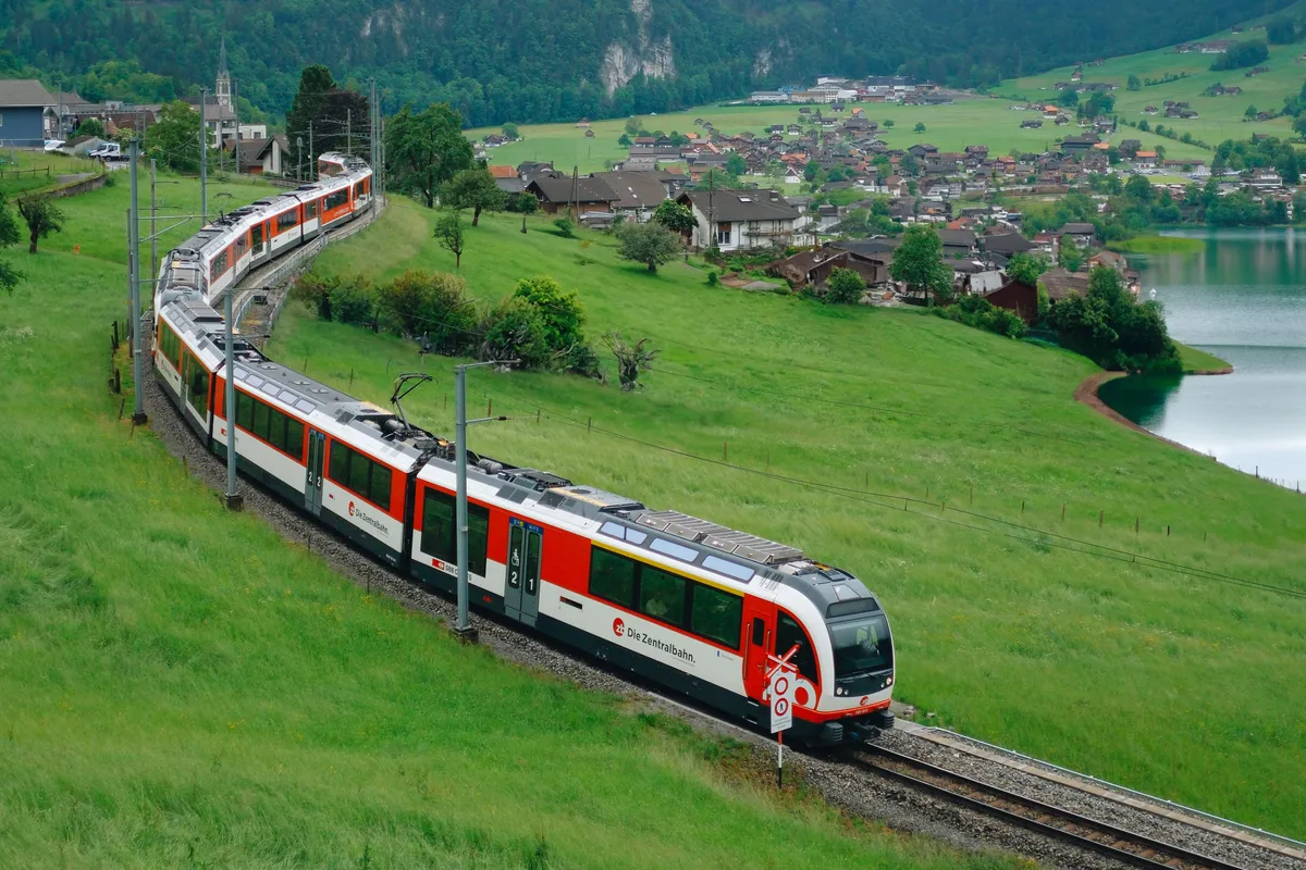 A Zentralbahn train on the Lucerne to Interlaken line above the lake at Lungern