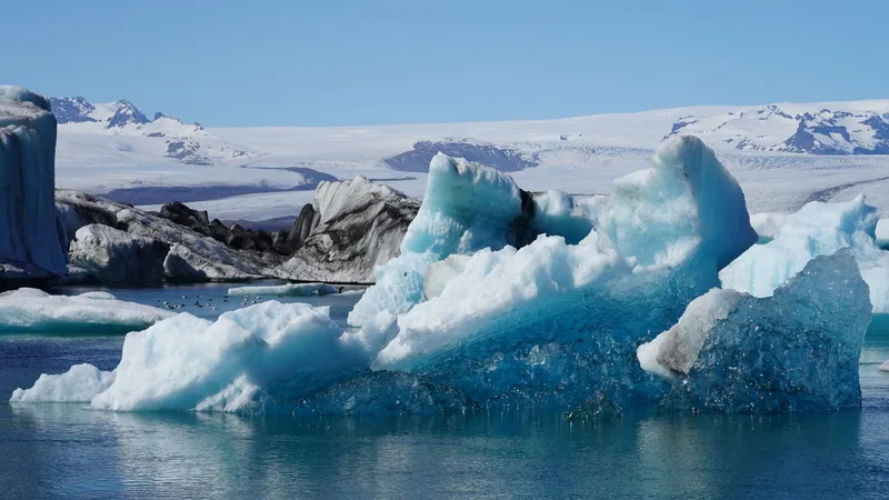 Icebergs drifting at Jökulsárlón glacier lagoon, Iceland